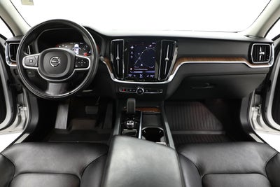 2022 Volvo S60 Momentum