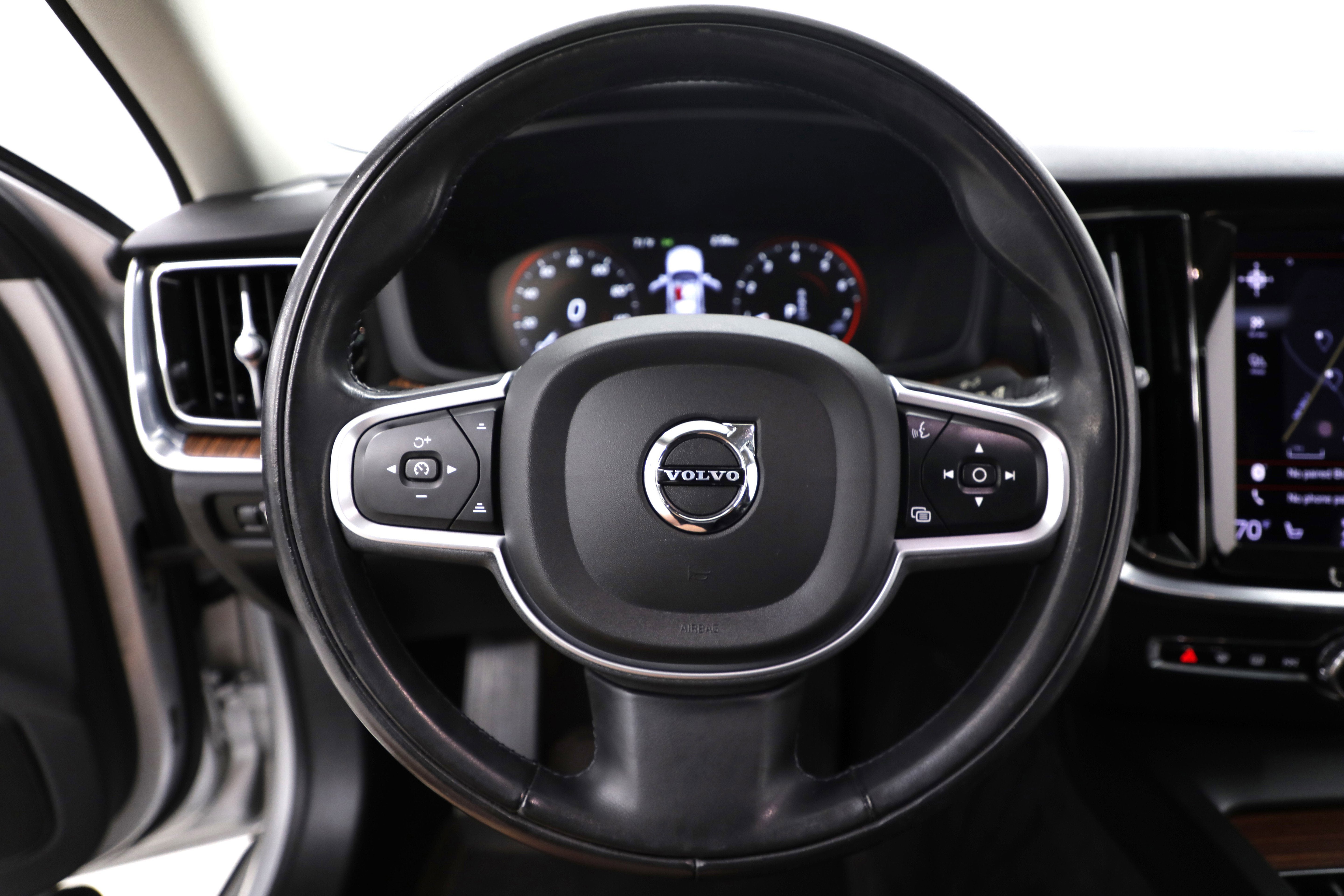 2022 Volvo S60 Momentum