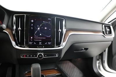 2022 Volvo S60 Momentum
