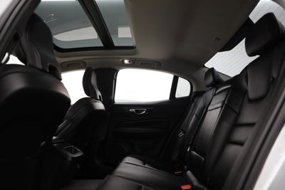 2022 Volvo S60 Momentum