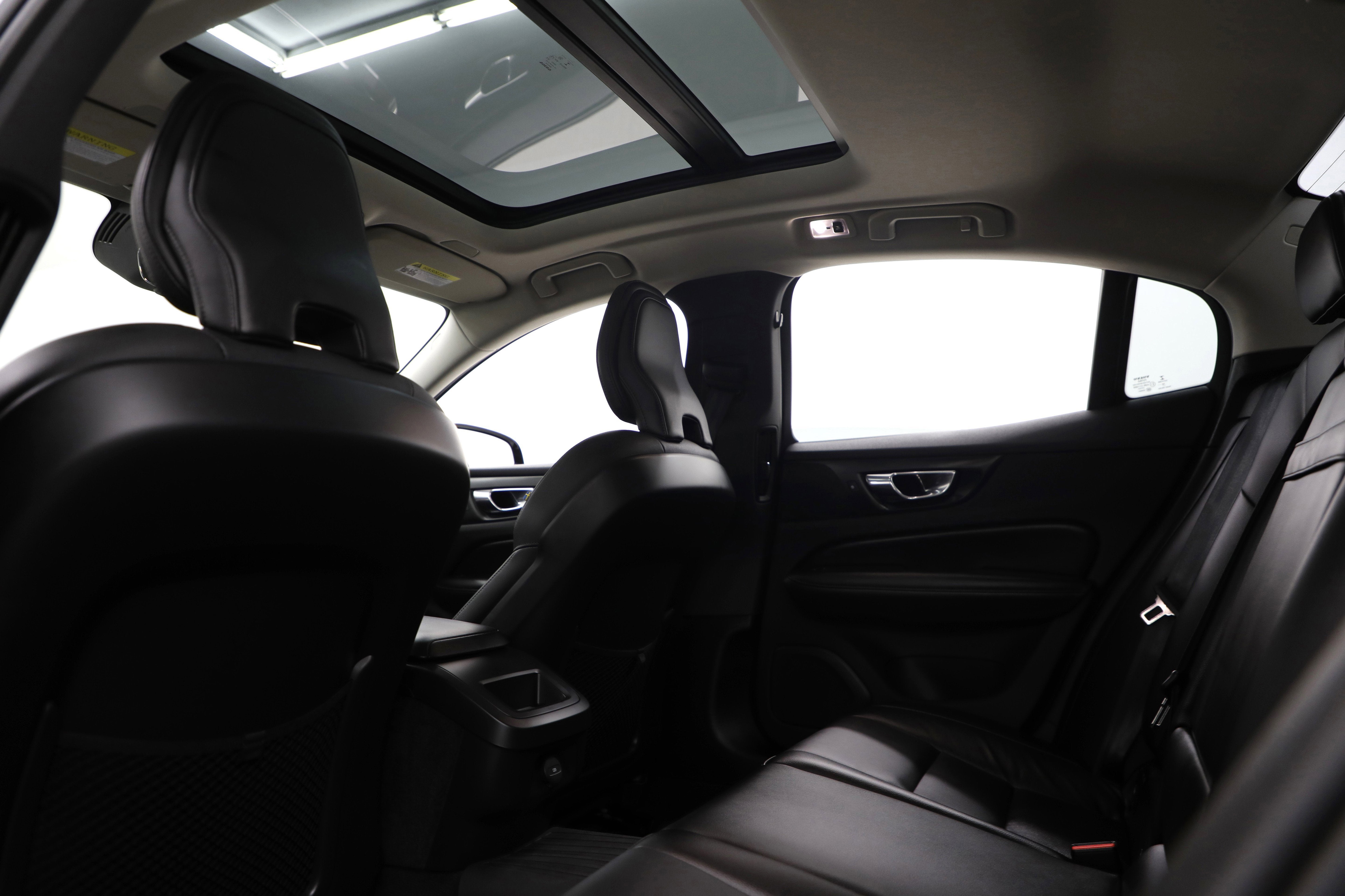 2022 Volvo S60 Momentum