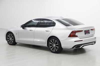 2022 Volvo S60 Momentum