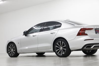 2022 Volvo S60 Momentum