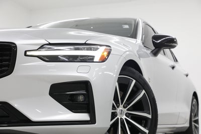 2022 Volvo S60 Momentum