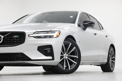 2022 Volvo S60 Momentum